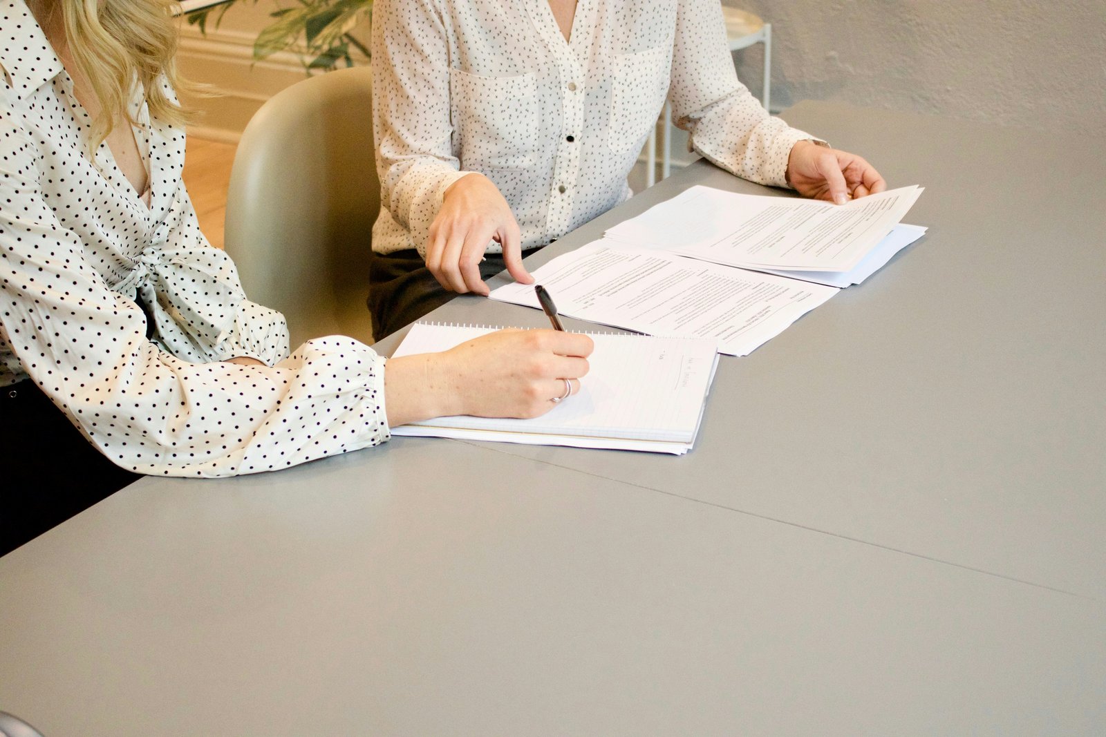 Assinatura de contrato para representar Direito Trabalhista