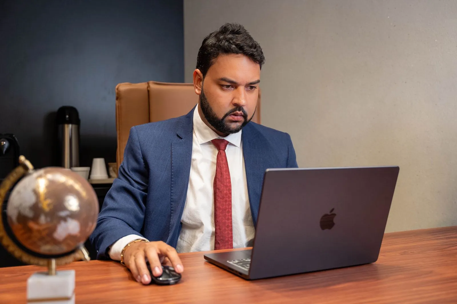 Ícaro Hora em atendimento digital